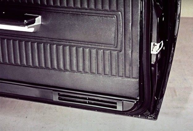 67 Door interior air ventilation.jpg